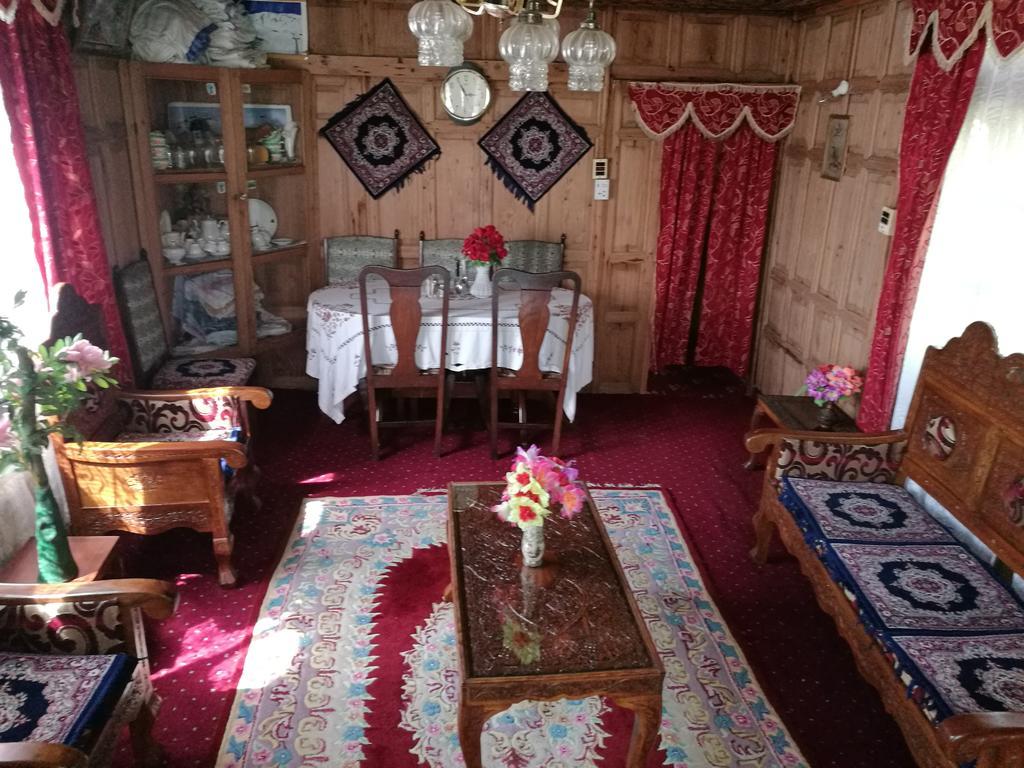 House Boat Hardy Palace Srīnagar Exterior foto