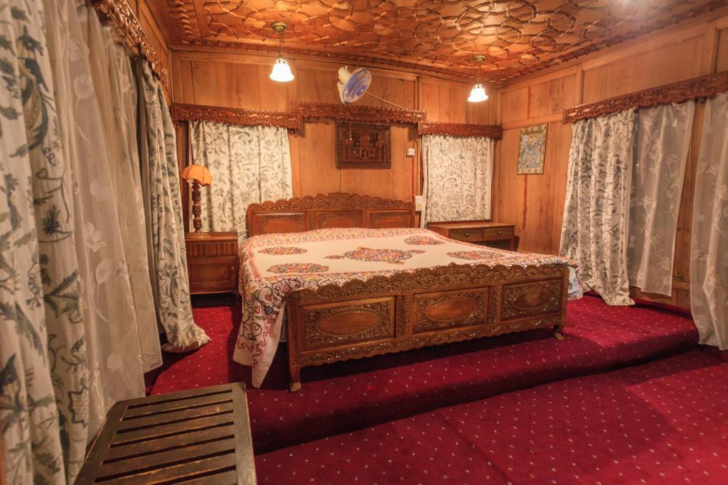 House Boat Hardy Palace Srīnagar Exterior foto