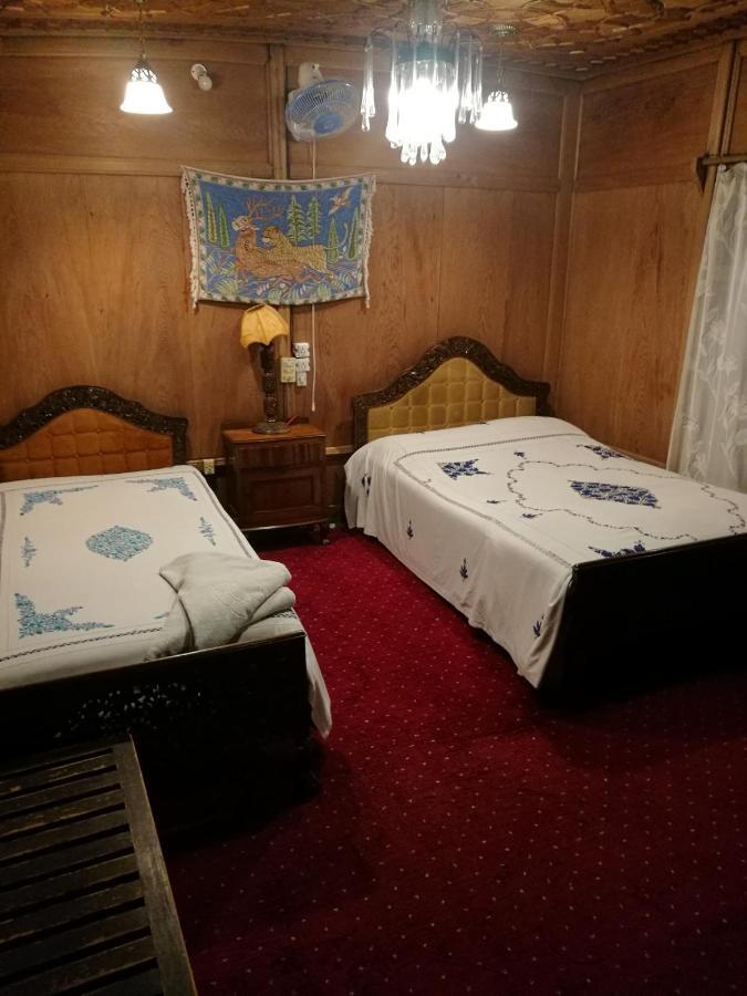 House Boat Hardy Palace Srīnagar Exterior foto